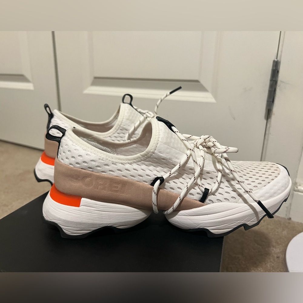 Sorel sneakers, women’s size 8.5 in good condition with shoe box.